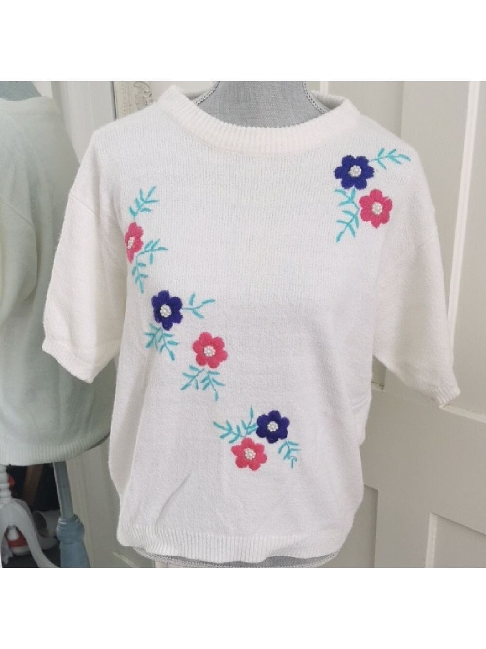 Vintage Country Romance white knit sweater with embroidered flowers and beads. L